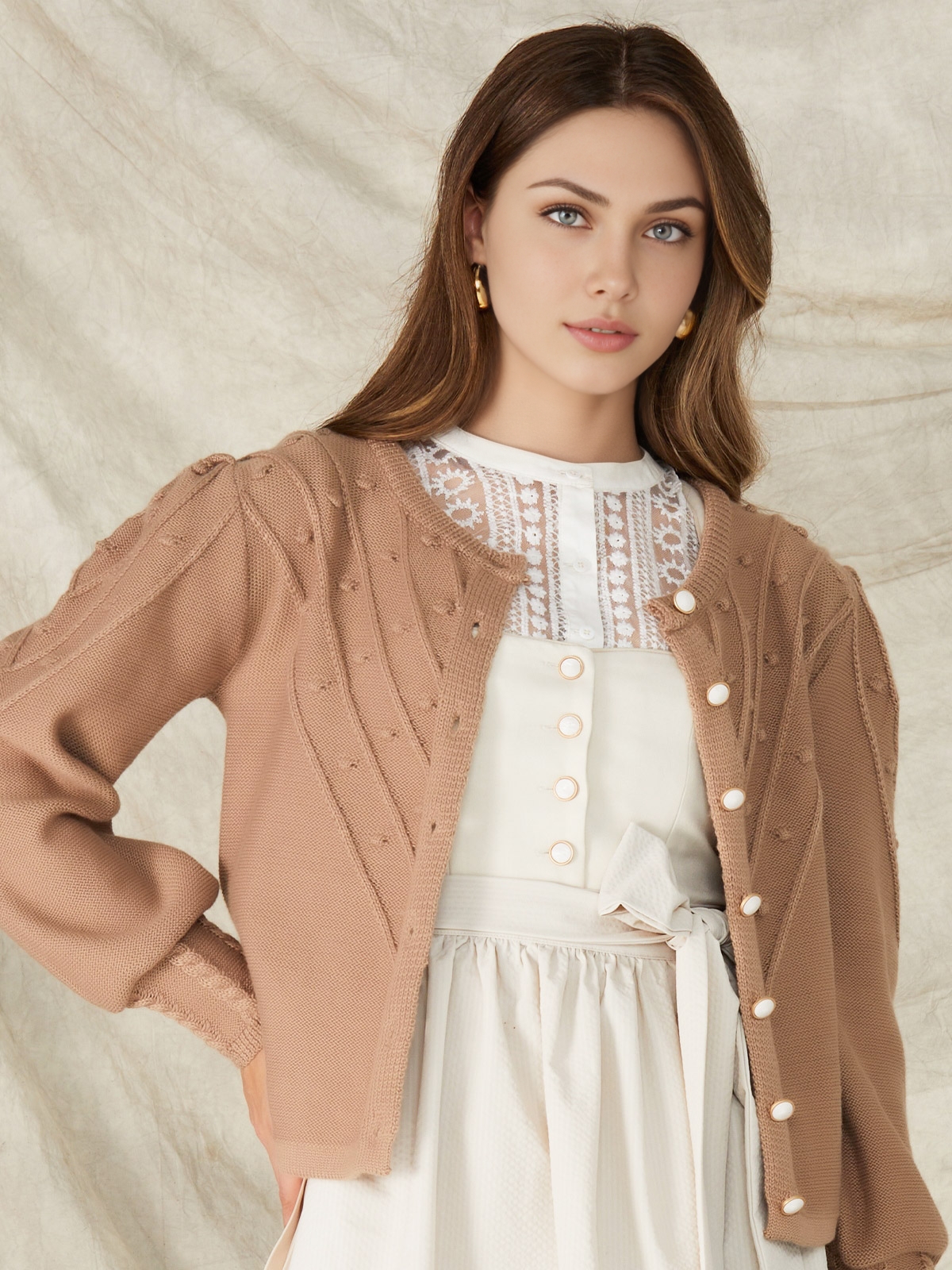 Dirndlbluse langarm weiß in Braun