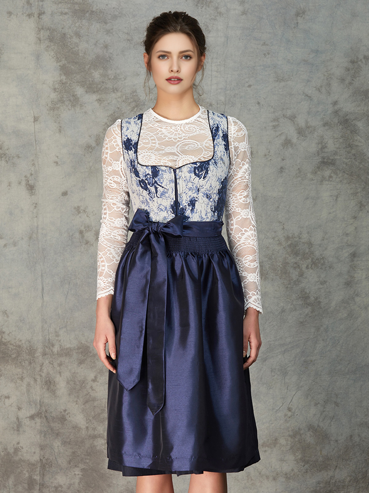 Ehreer Dirndl in Blau