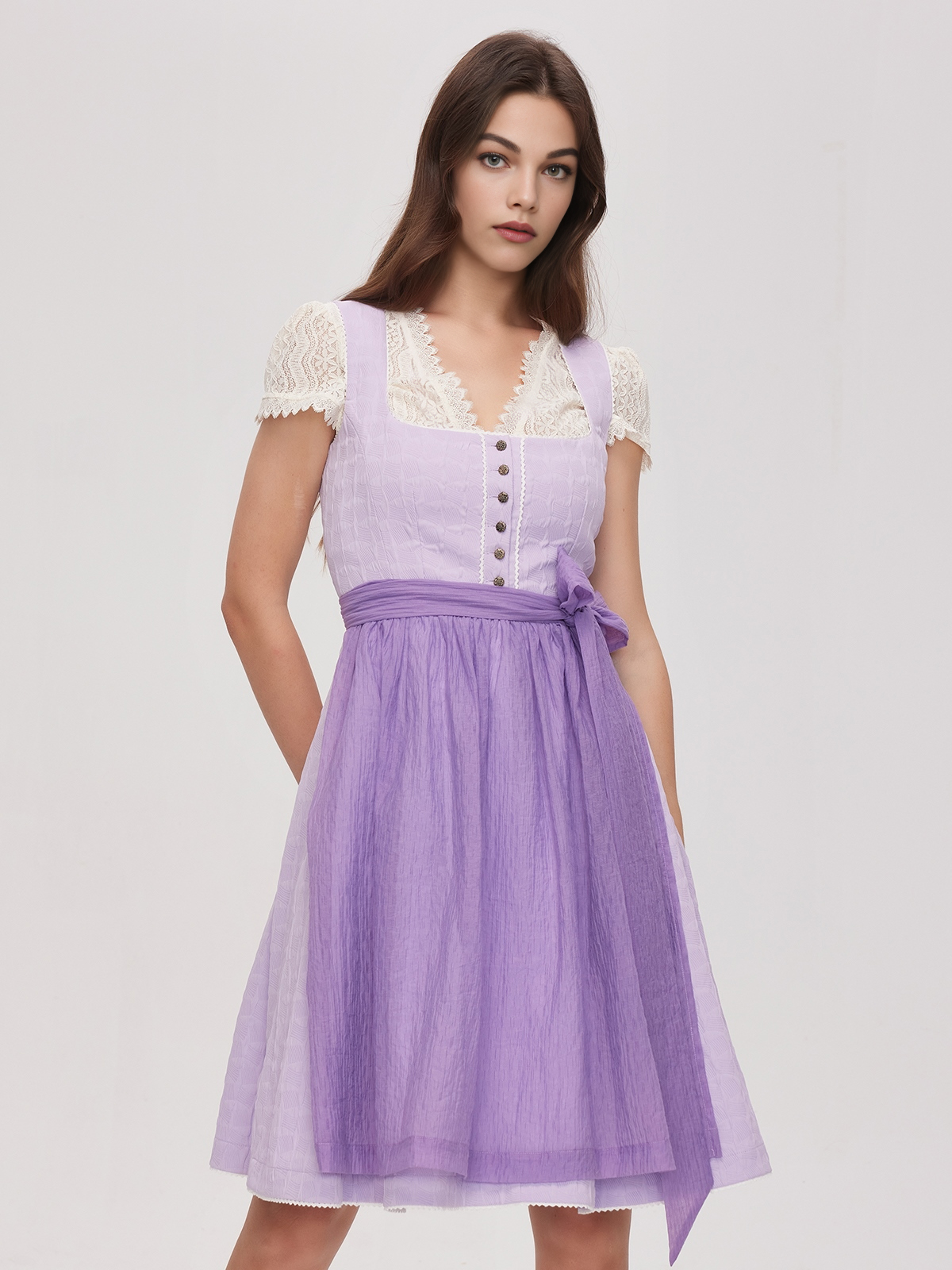 Dirndl in Lila – feminin und stilvoll