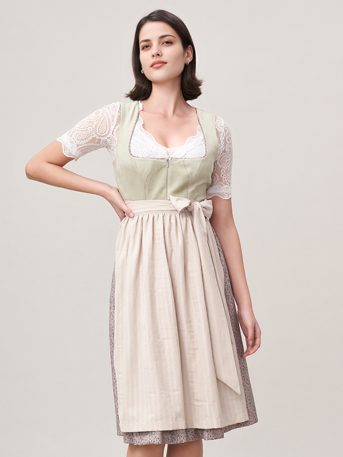 Dirndl in Grün mit traditioneller Schürze