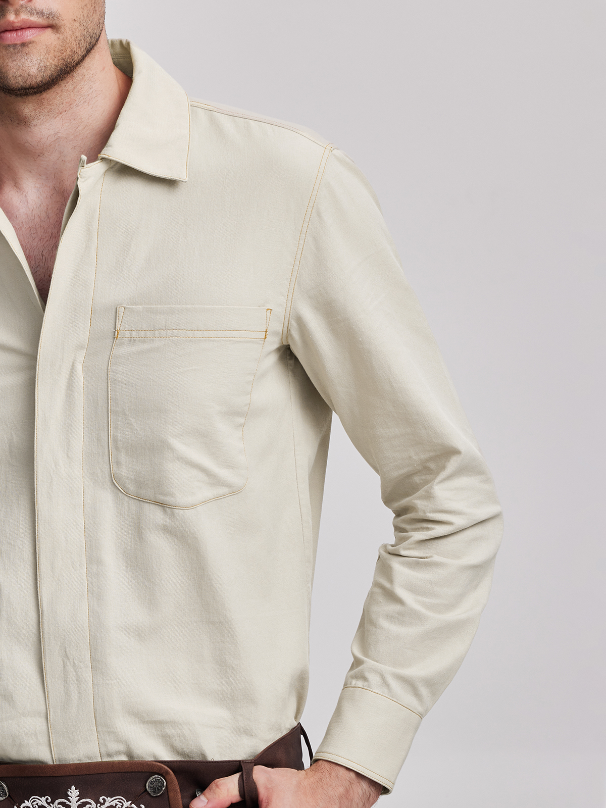 Dirndlbluse in Beige – ähnlich zur hellblauen Variante