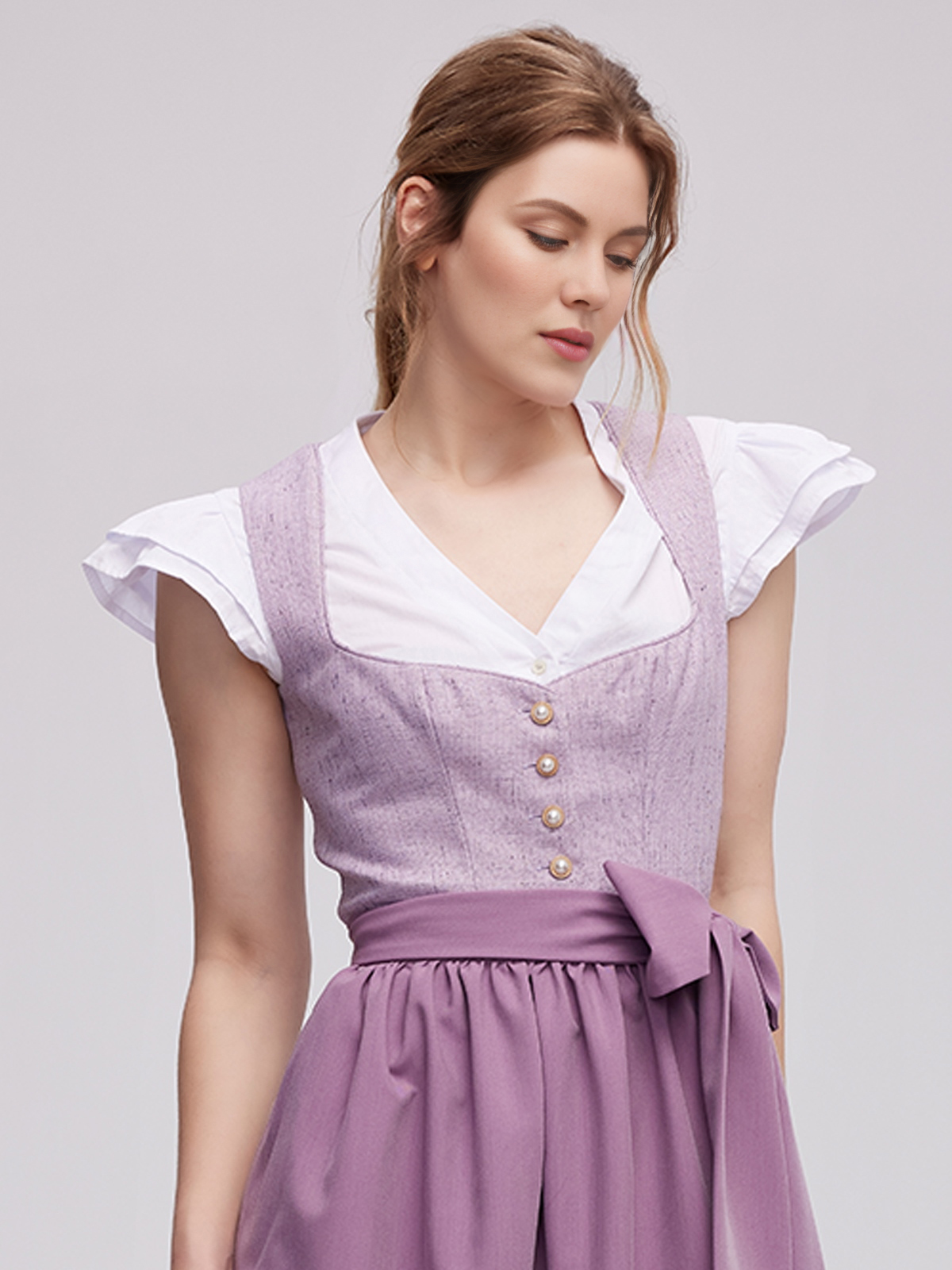 Traditionelles Dirndl in Lila