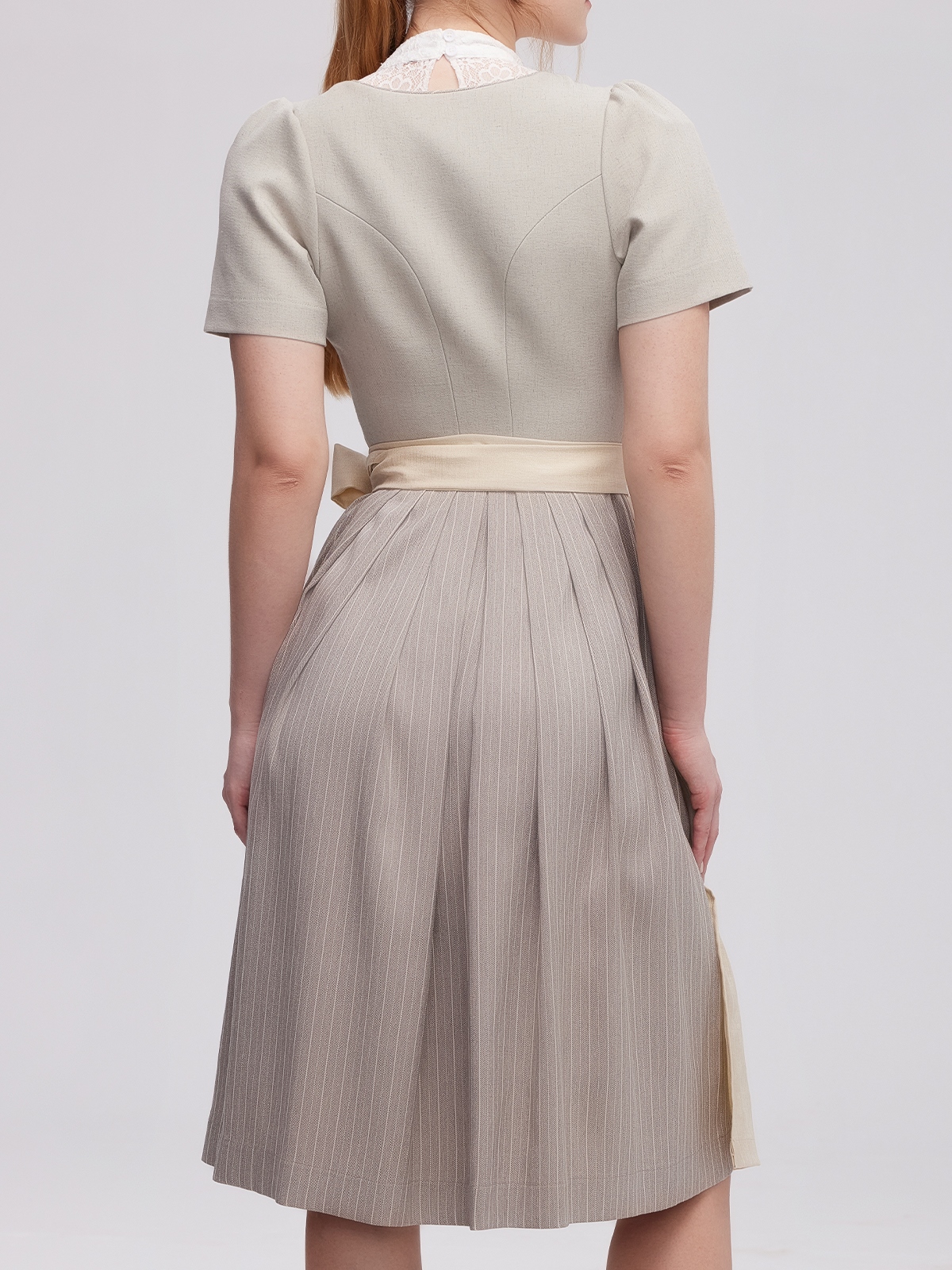 Dirndl in Grau