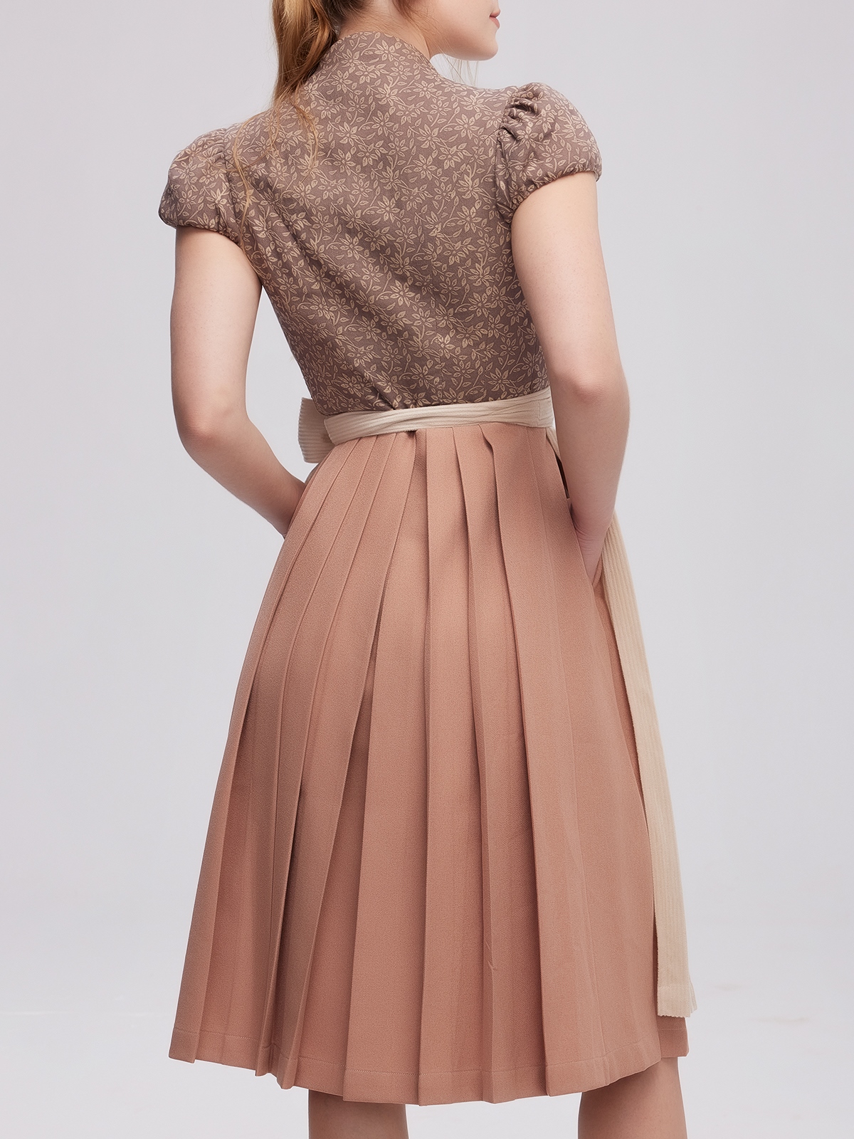Modernes Dirndl in Braun – perfekt für den Alltag