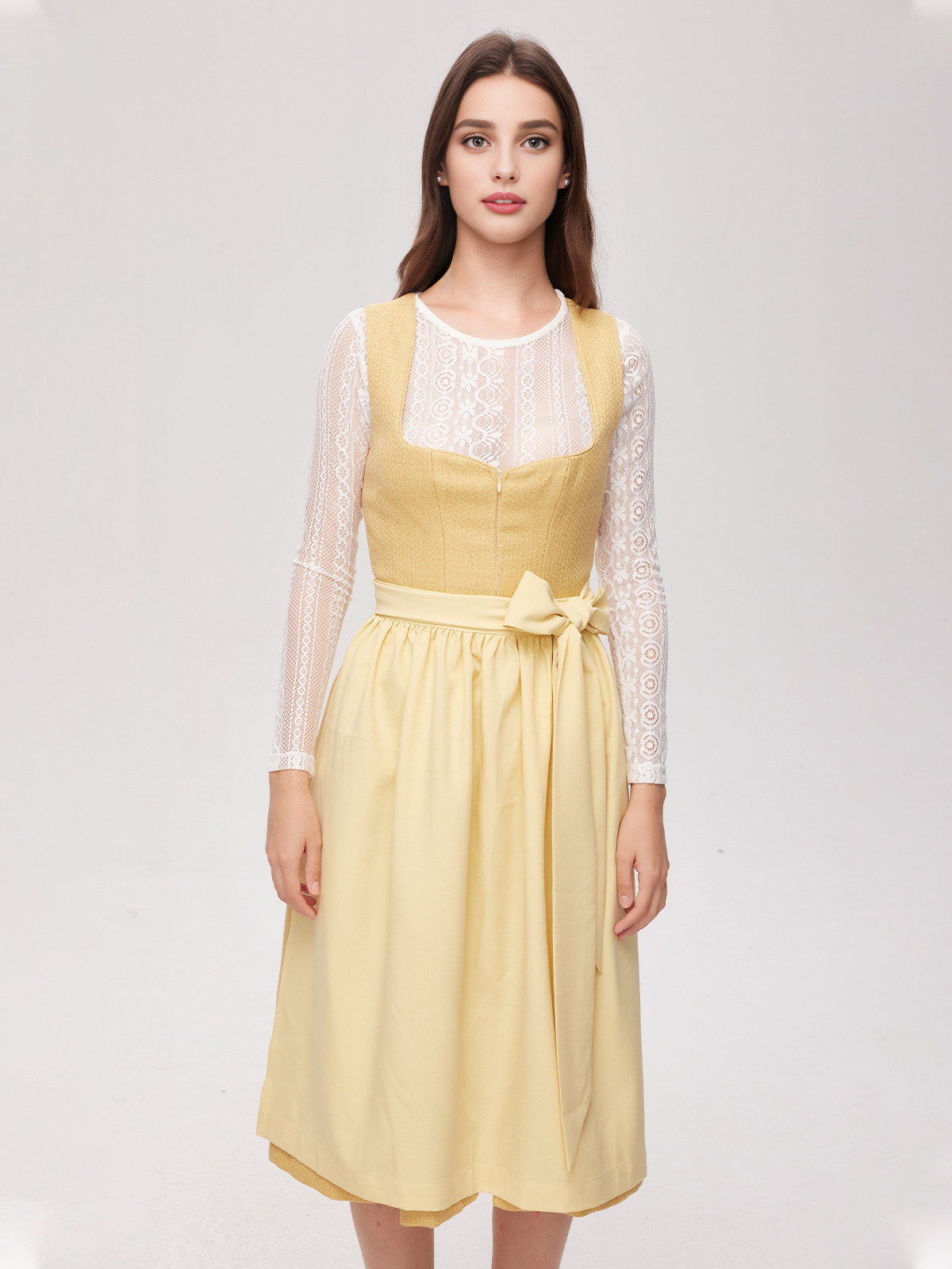 Dirndlbluse in Weinrot – ein Blickfang in jedem Outfit