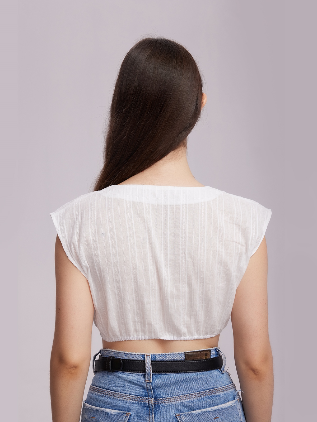 Dirndlbluse in Weiß mit rotem Samt-Dirndl