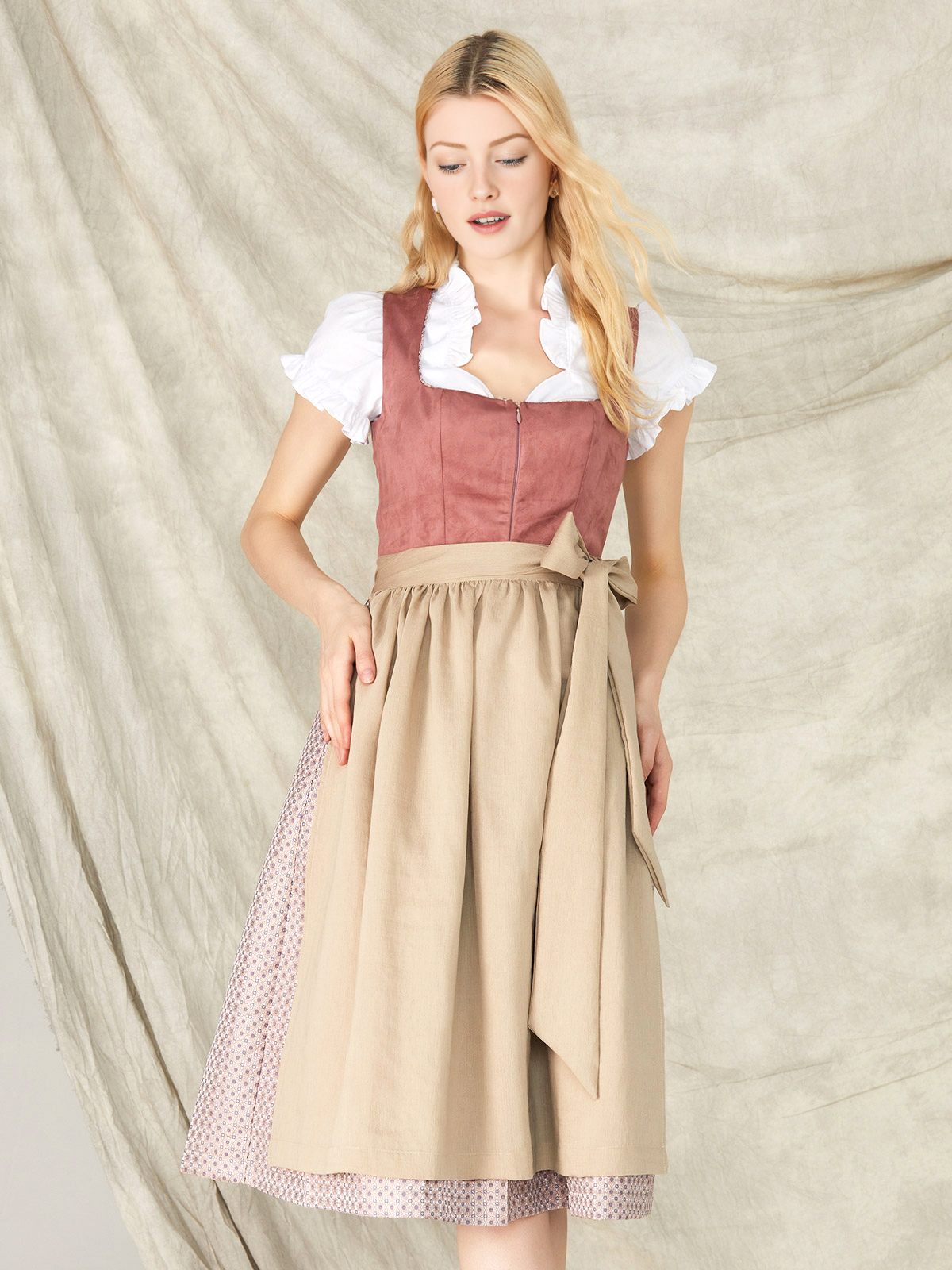 Elegantes schwarzes Dirndl mit rosa Schürze