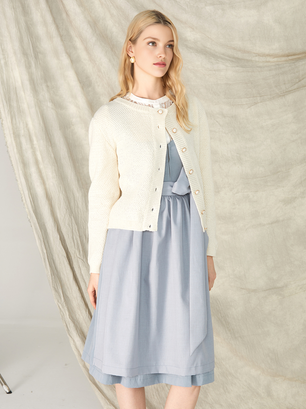 Dirndl in Weiß mit modernem Schnitt