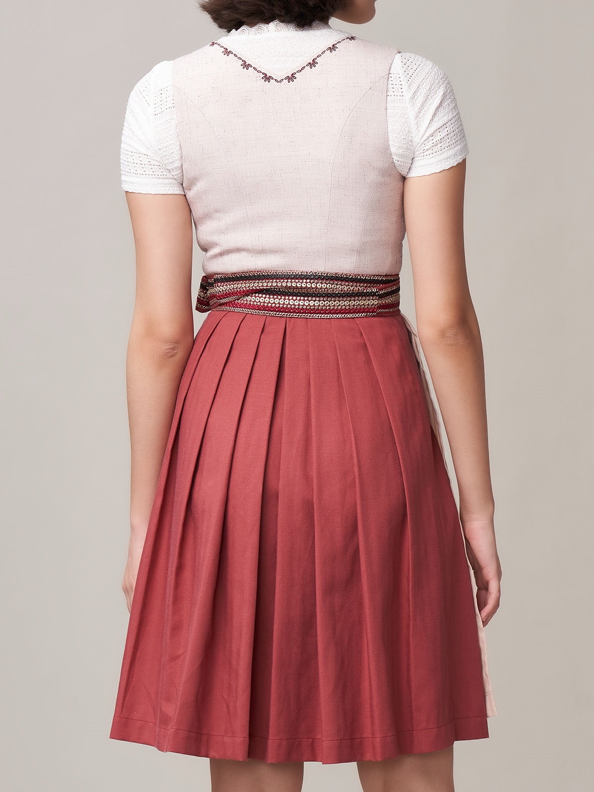 Dirndl in Rosa mit perfekter Passform für große Oberweite