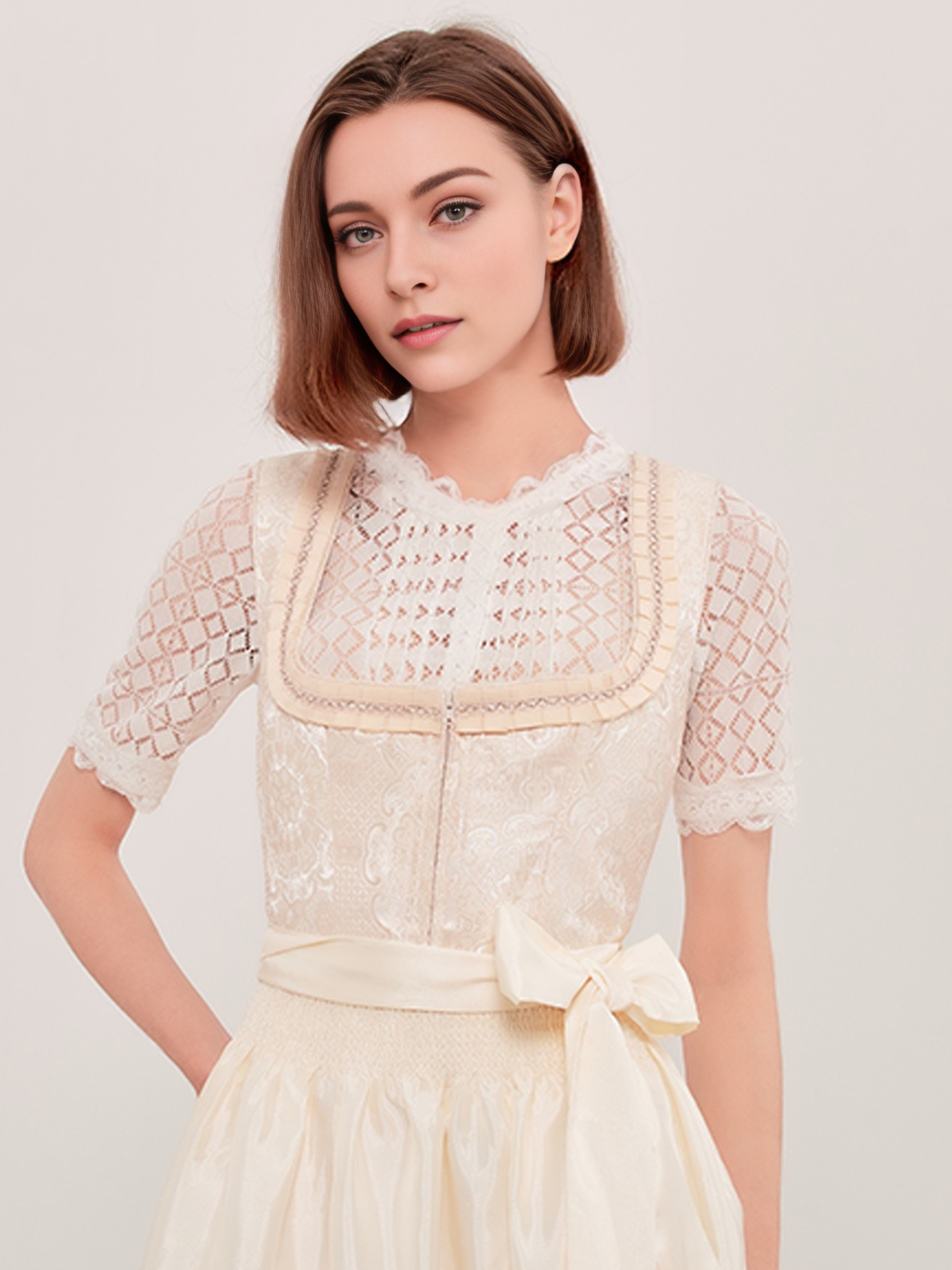 Modernes blaues Dirndl samt in eleganter Passform