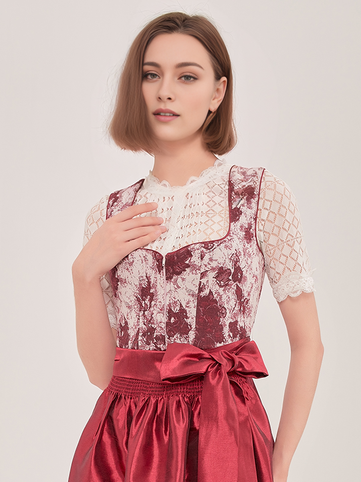 Schwarz Rotes Dirndl – Eleganz und Feuer