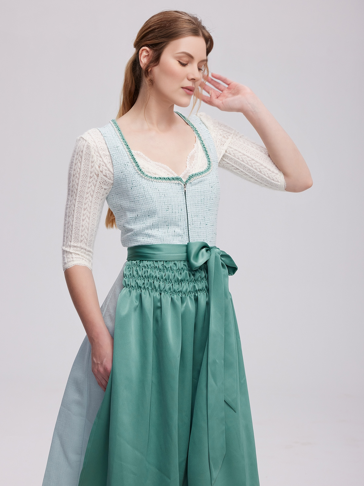 Modernes Dirndl in Grün
