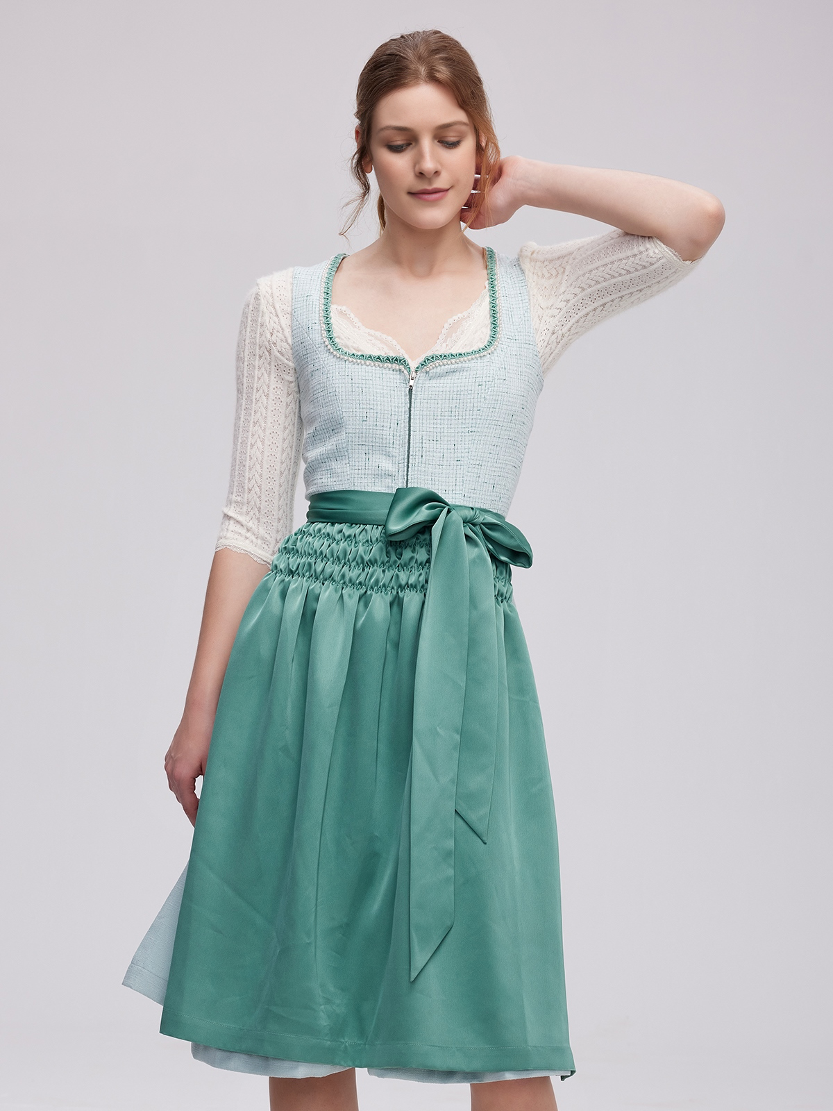 Modernes Dirndl in Grün