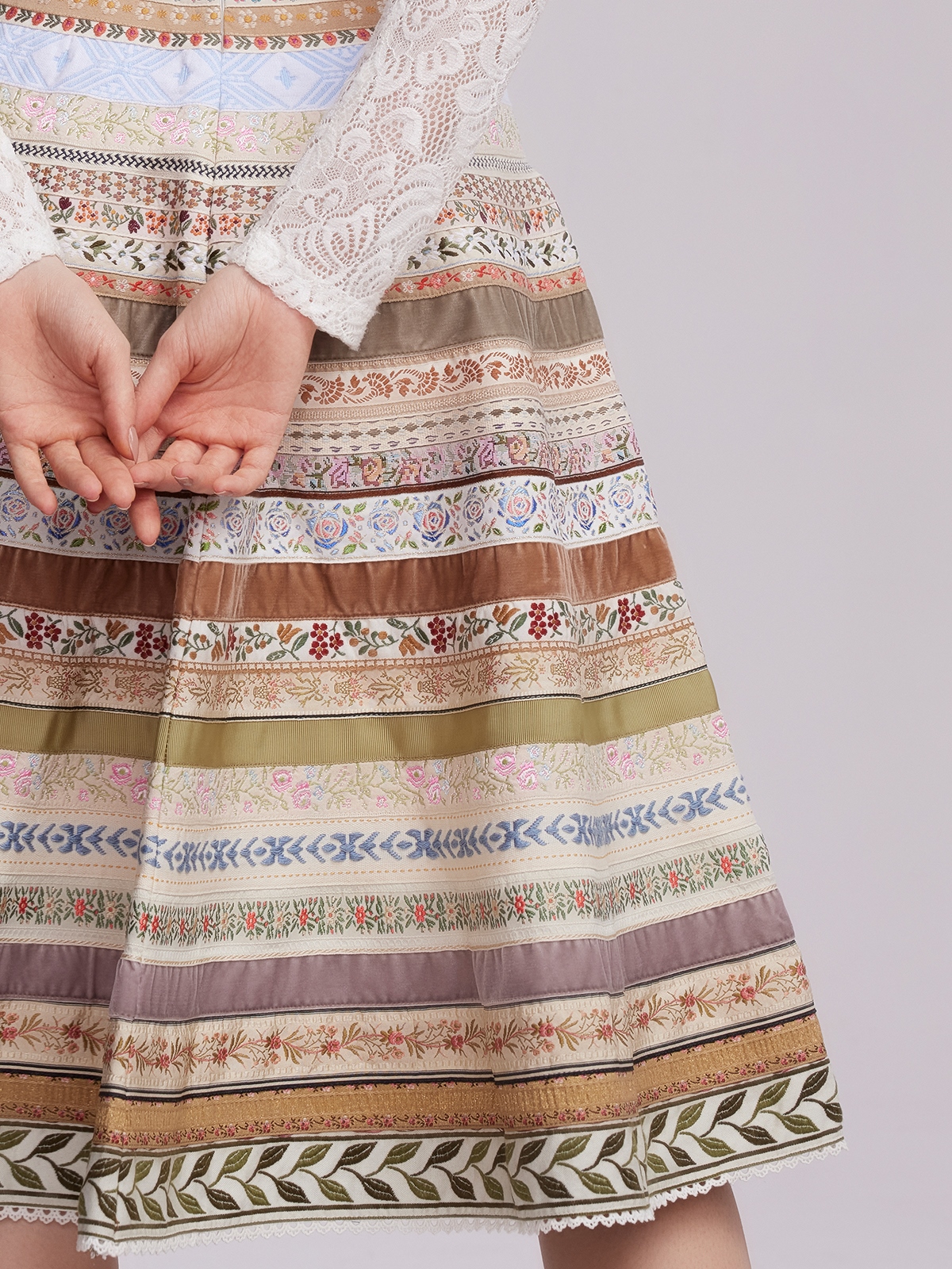 Dirndl in Beige – perfekt für natürlichen Chic