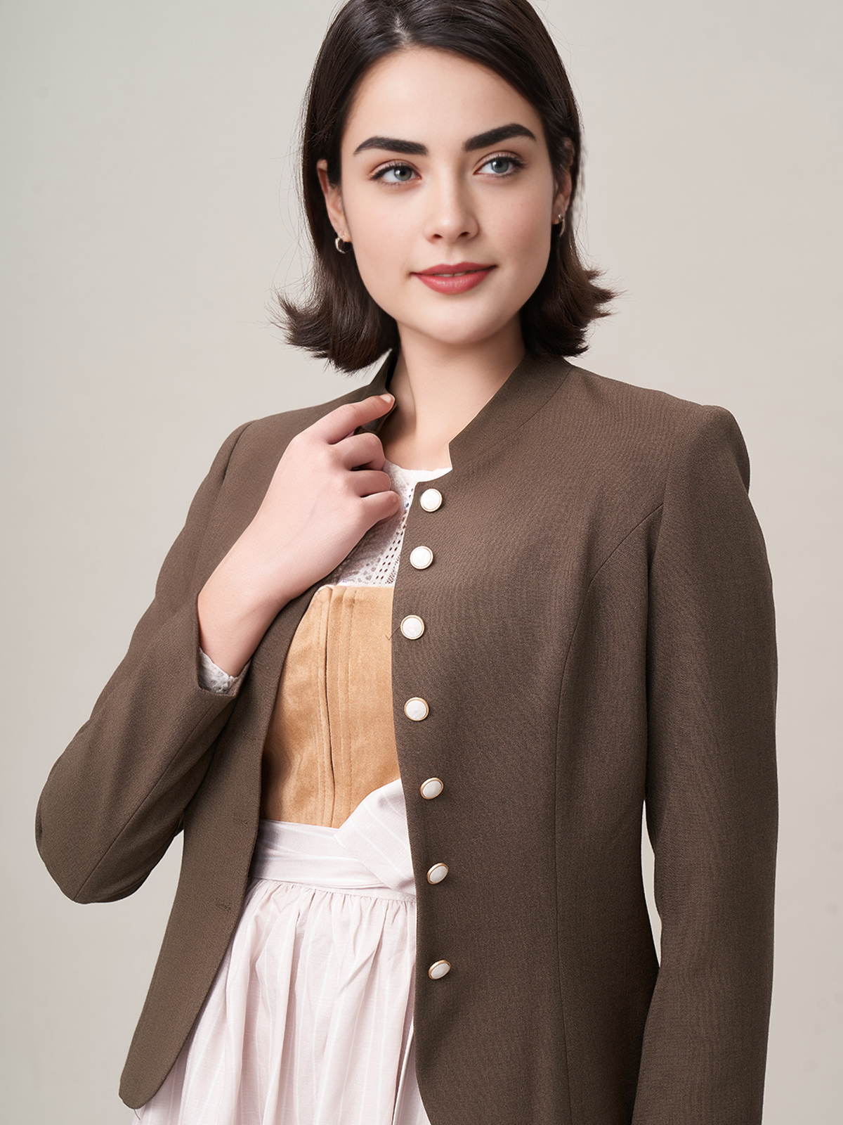 Stylisches kurzes Dirndl in Braun