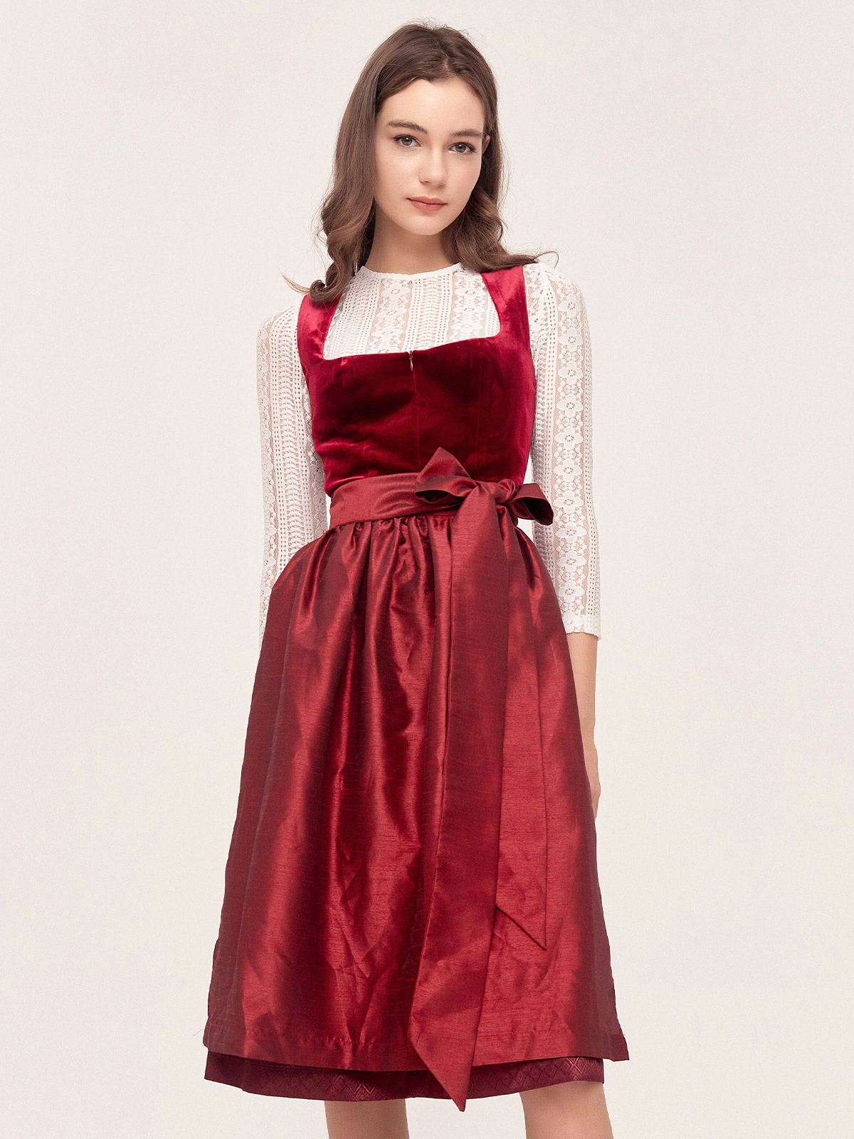 Elegantes rotes Dirndl mit feinen Details