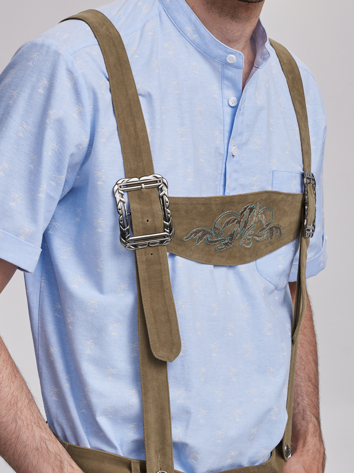 Dirndlbluse mit modernem Schnitt