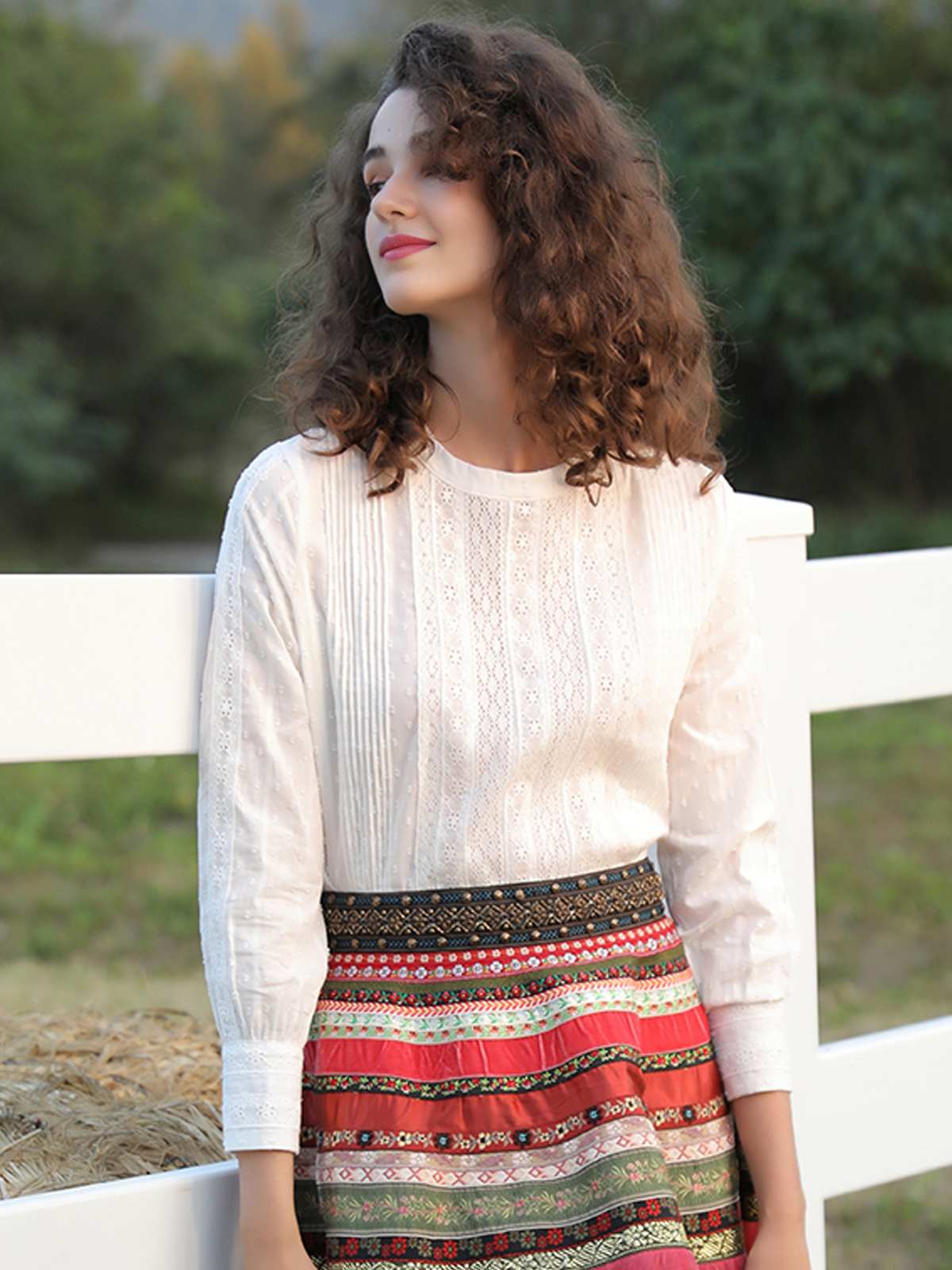Dirndlbluse in Weiß mit Spitze