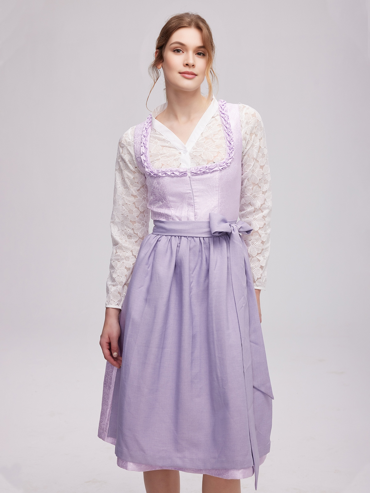 Elegantes lila Dirndl mit raffiniertem Schnitt