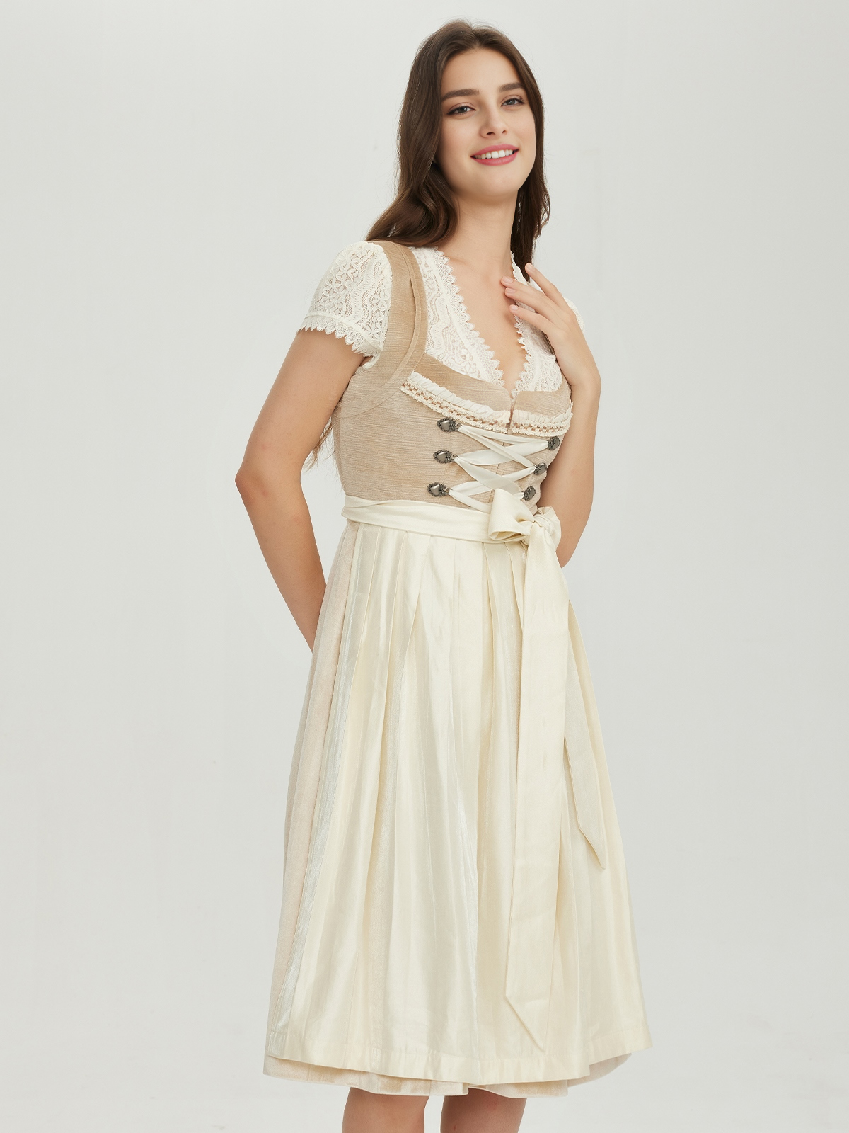 Dirndl in Braun