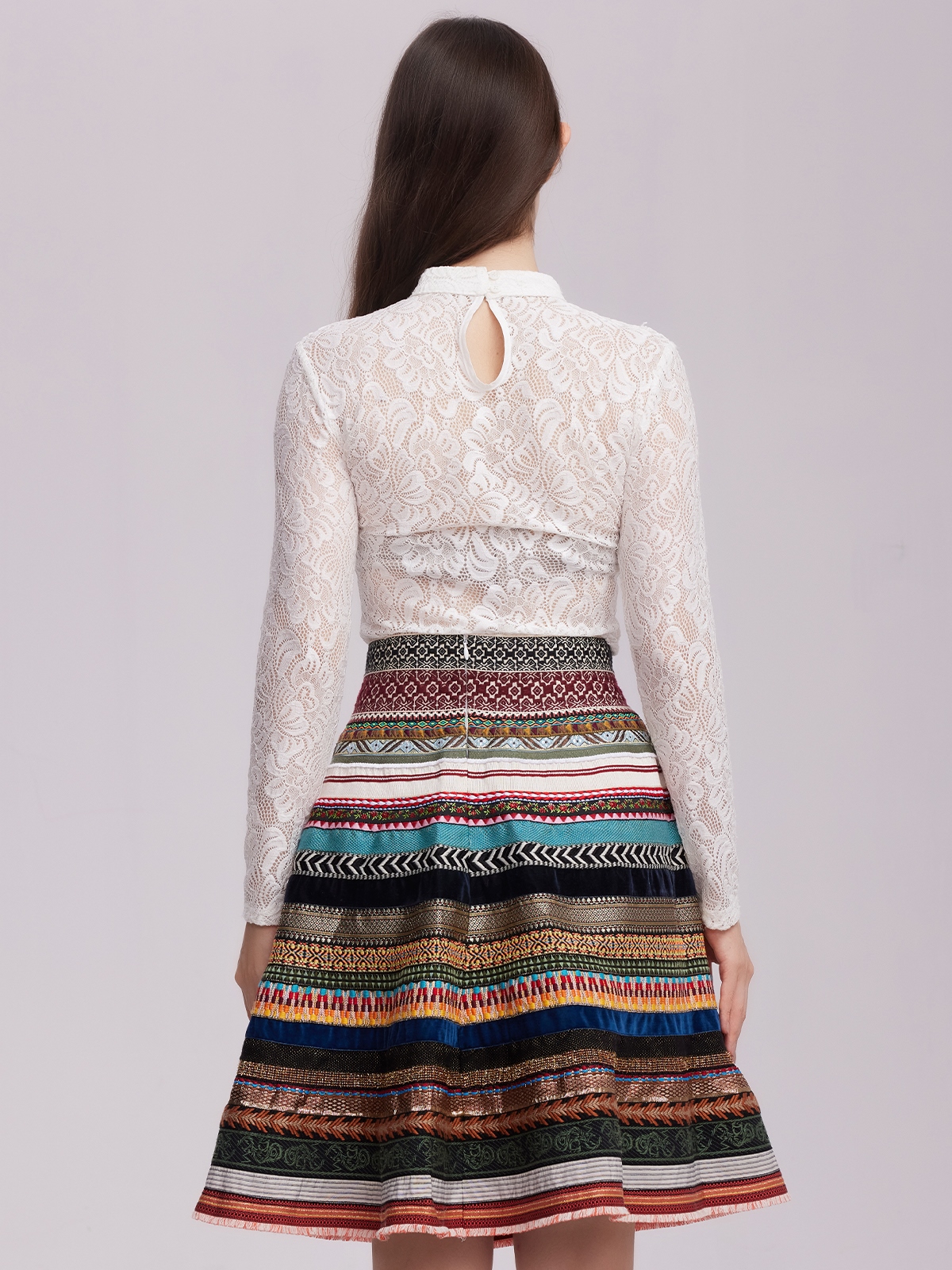 Elegantes braunes Dirndl Langarm mit floralen Details