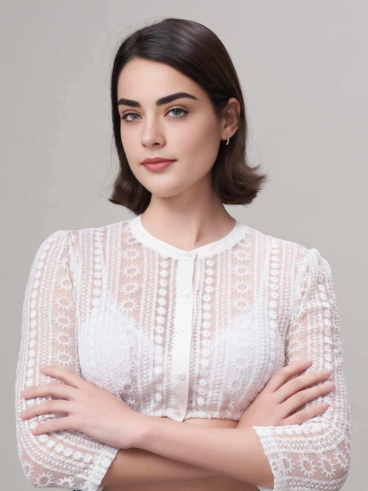 Modernes Dirndl in Weiß mit blauer Schürze