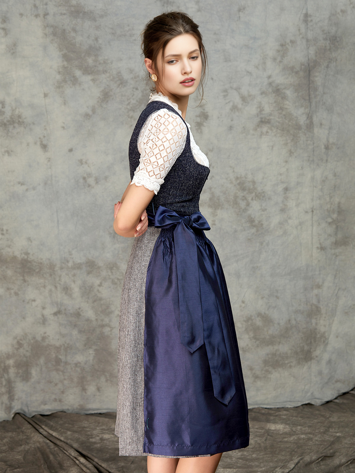 Ehreer Dirndl in Blau