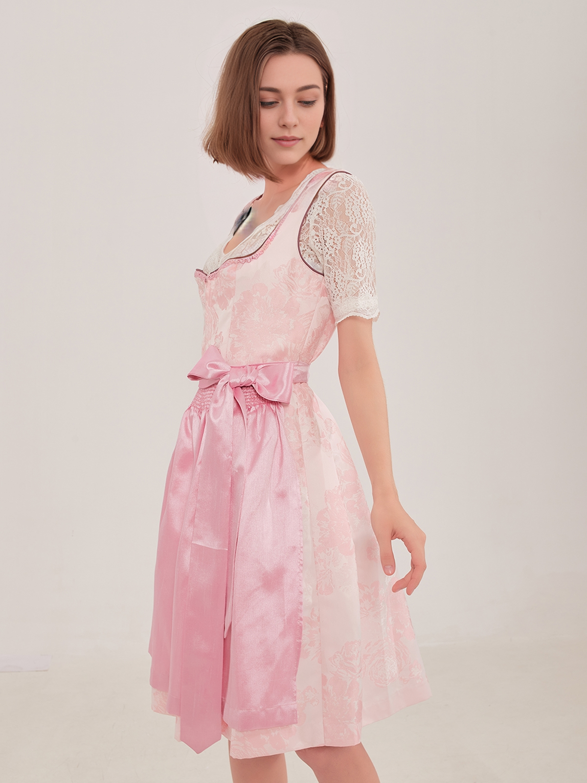 Dirndl in Blau – Eleganz und Tradition