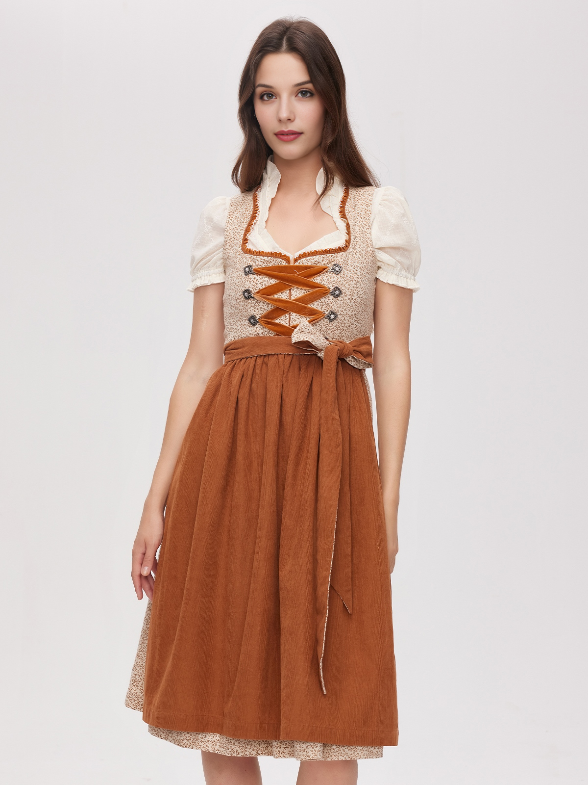 Dirndl in Braun mit traditionellem Schnitt