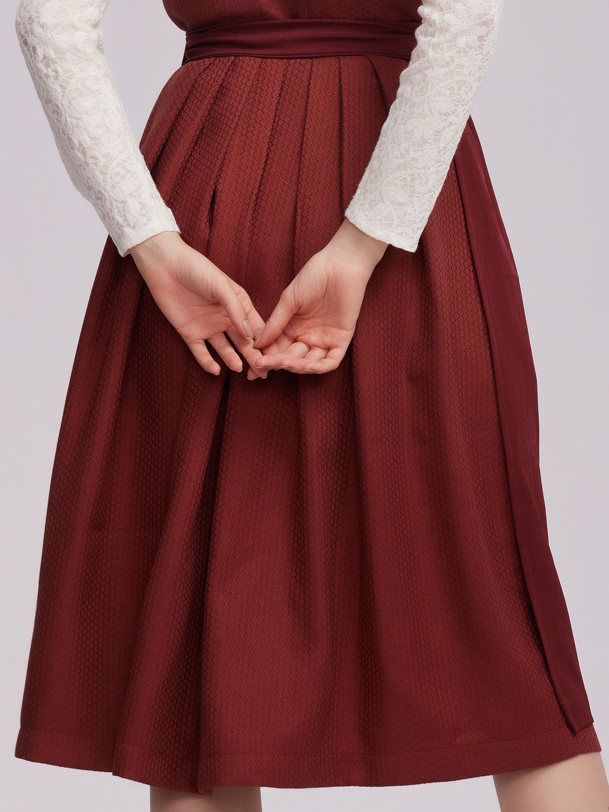Elegantes rotes Samt Dirndl