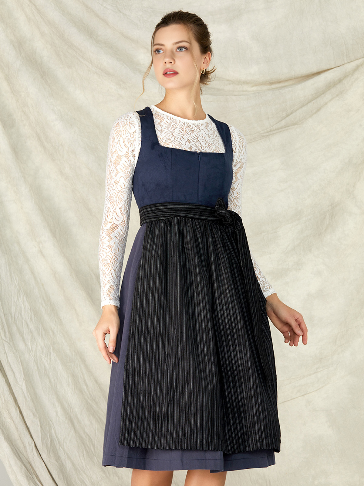 Langarm Dirndlbluse in Blau