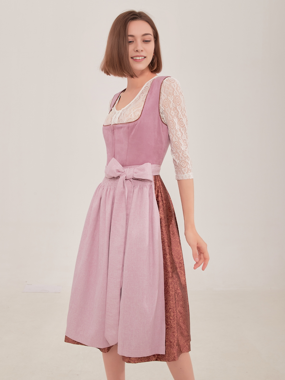 Dirndl mit 70 cm Rocklänge in Lila
