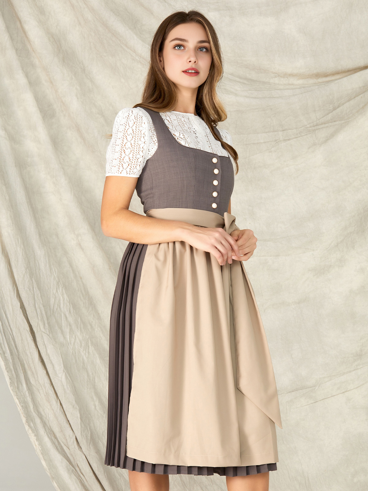 Modernes Dirndl in Grau