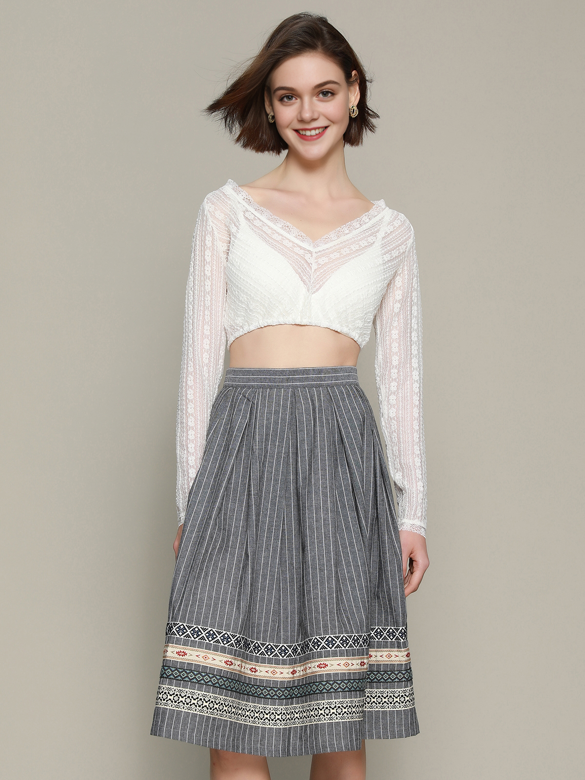 Modernes Dirndl in Grau