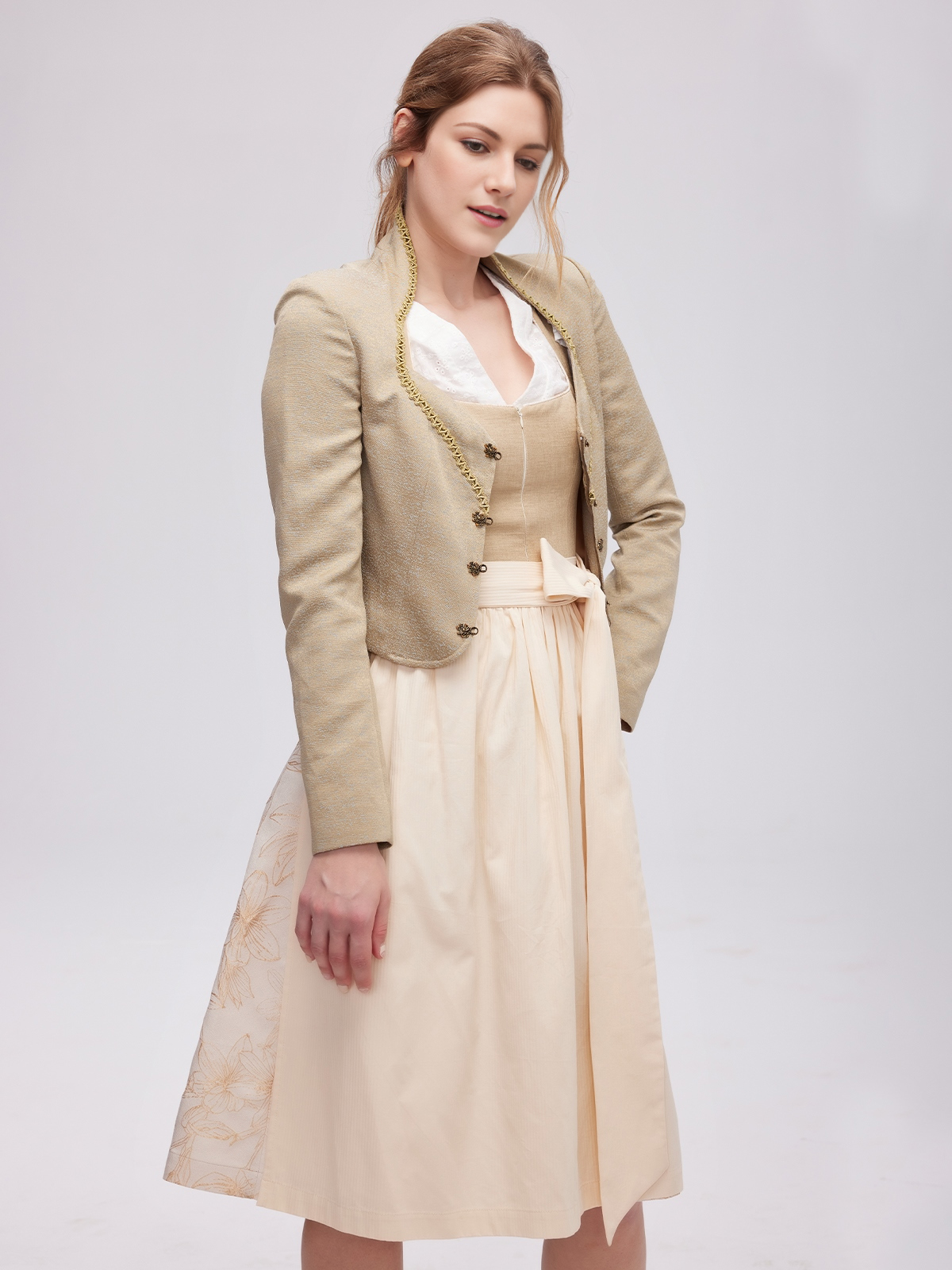 Dirndl in Grün mit femininem Schnitt