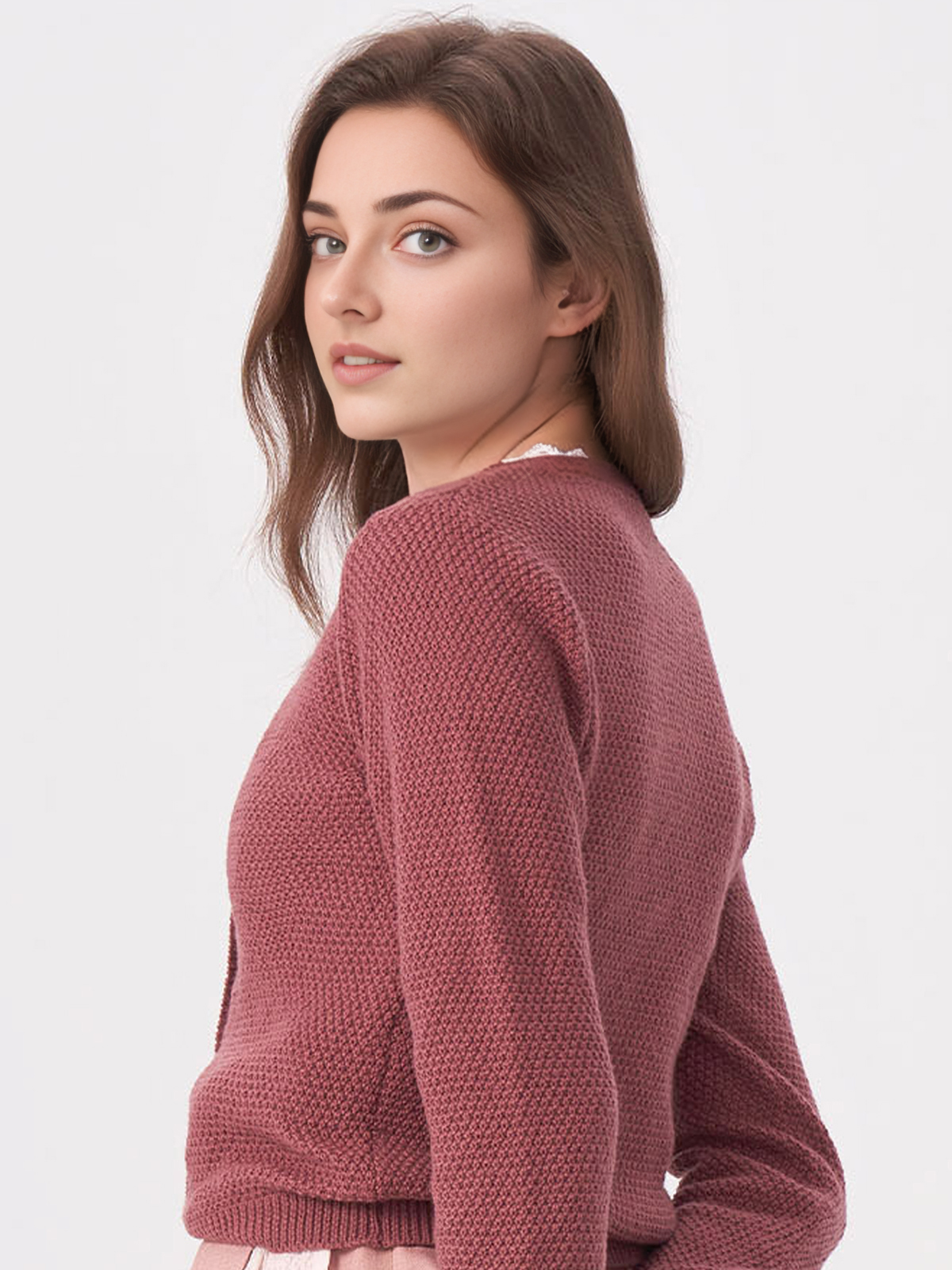 Modernes lila Dirndl mit floralen Mustern